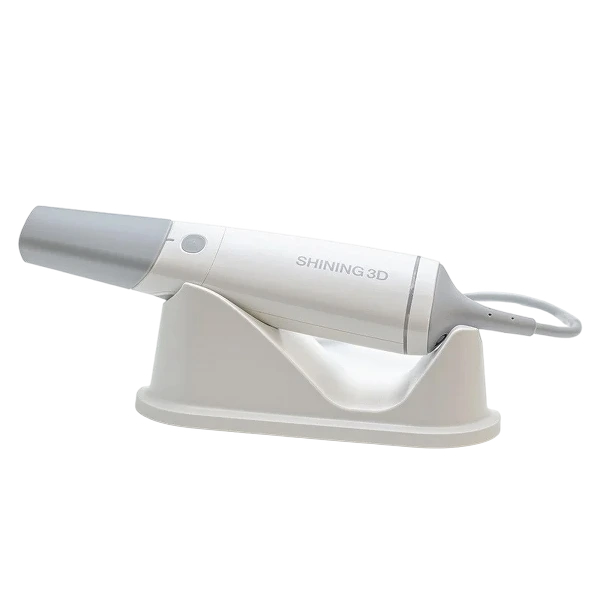Scaner intraoral Shining 3D în timpul utilizării